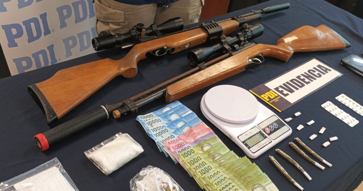 5 detenidos, drogas y 2 rifles incautados deja allanamiento en San Antonio: menor de edad implicado