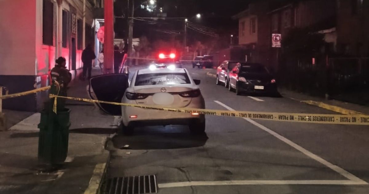 Acribillan un vehículo cerca de local nocturno de Lota dejando un hombre muerto y dos mujeres graves