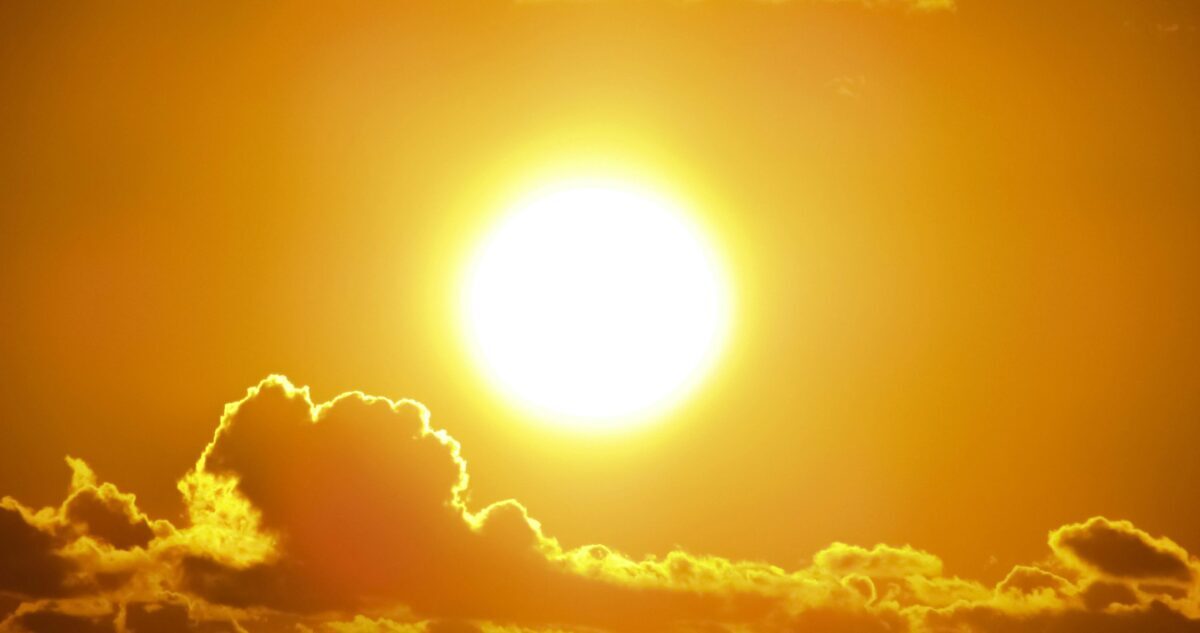 Emiten alerta por altas temperaturas extremas y viento hasta 70 km/h para regiones de Arica y Tarapacá