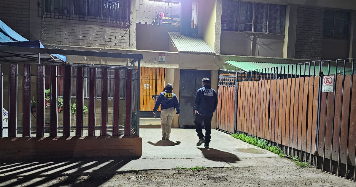 Investigan asesinato en un block de Pudahuel: víctima le dio acceso al autor antes de ser atacado