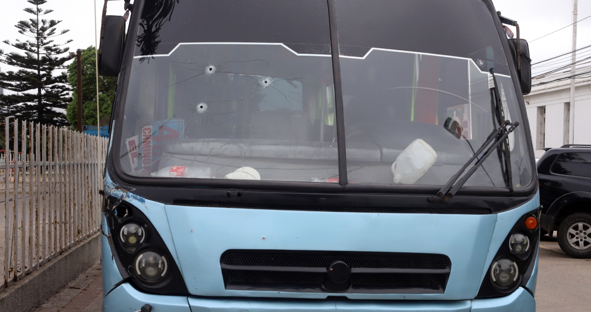 Ataque a disparos contra bus con hinchas de Colo Colo: dejó un muerto