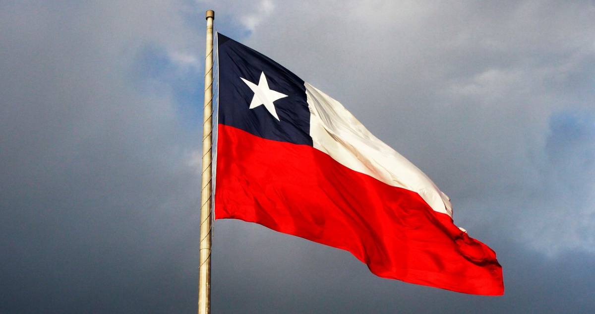 ¿Ya pusiste la bandera de Chile en tu casa? Así debes hacerlo para evitar una multa de hasta $358 mil