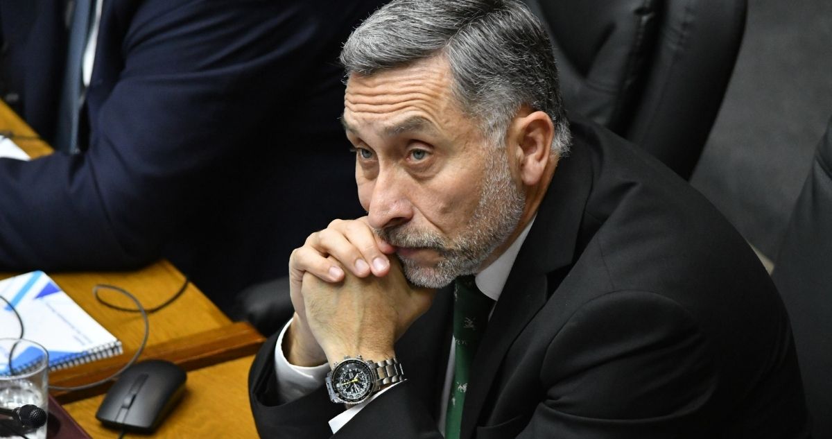 Senador Vial (REP) reconoce que votaría contra la reforma de seguridad si la impulsara Jeannette Jara