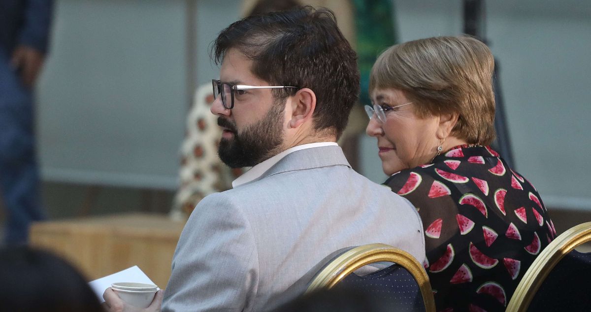 “No debe escoger un bando”: Bachelet y Boric cuestionan adhesión al “Escudo de las Américas”