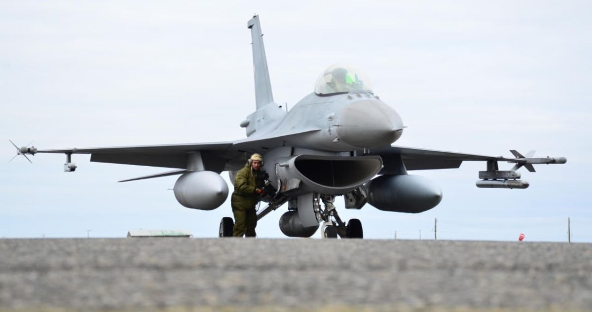 FACh realiza entrenamiento de aviones de combate en la zona austral de Chile