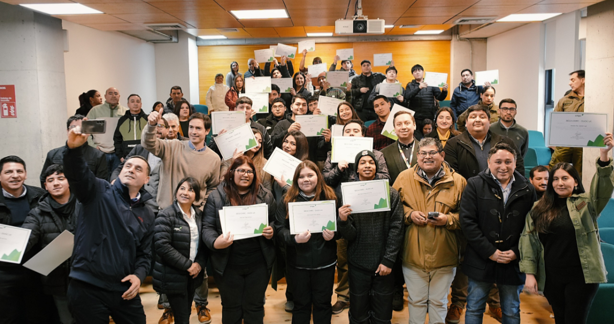 Estudiantes del Campus Nacimiento CMPC Duoc UC reciben becas para apoyar formación técnico-profesional