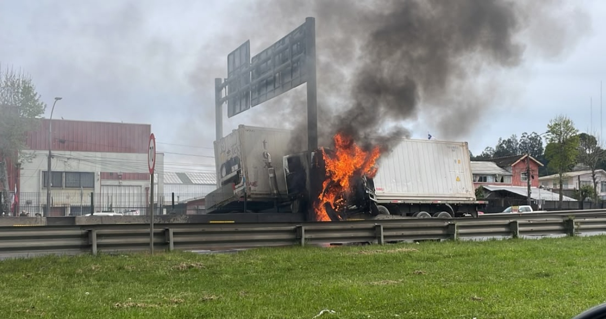 Incendio de camión en Alonso de Ribera en Concepción