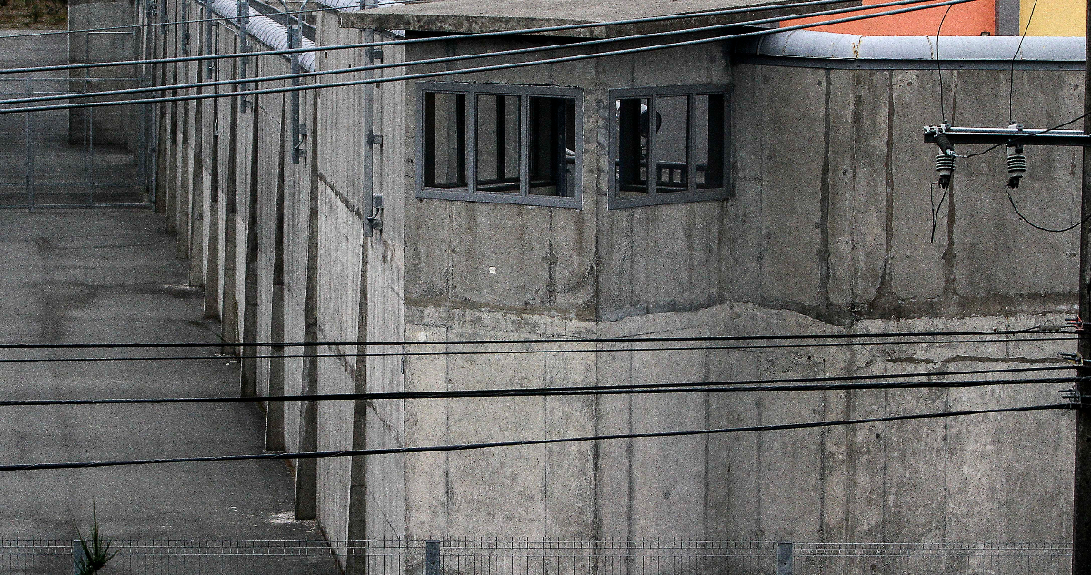 Capturaron a hombre que presuntamente lanzaría un “pelotazo” con droga a cárcel de Puerto Montt