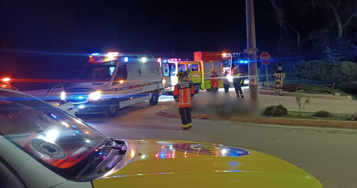 Motociclista muere tras impactar contra barrera y poste en Zapallar: sería un exfuncionario municipal