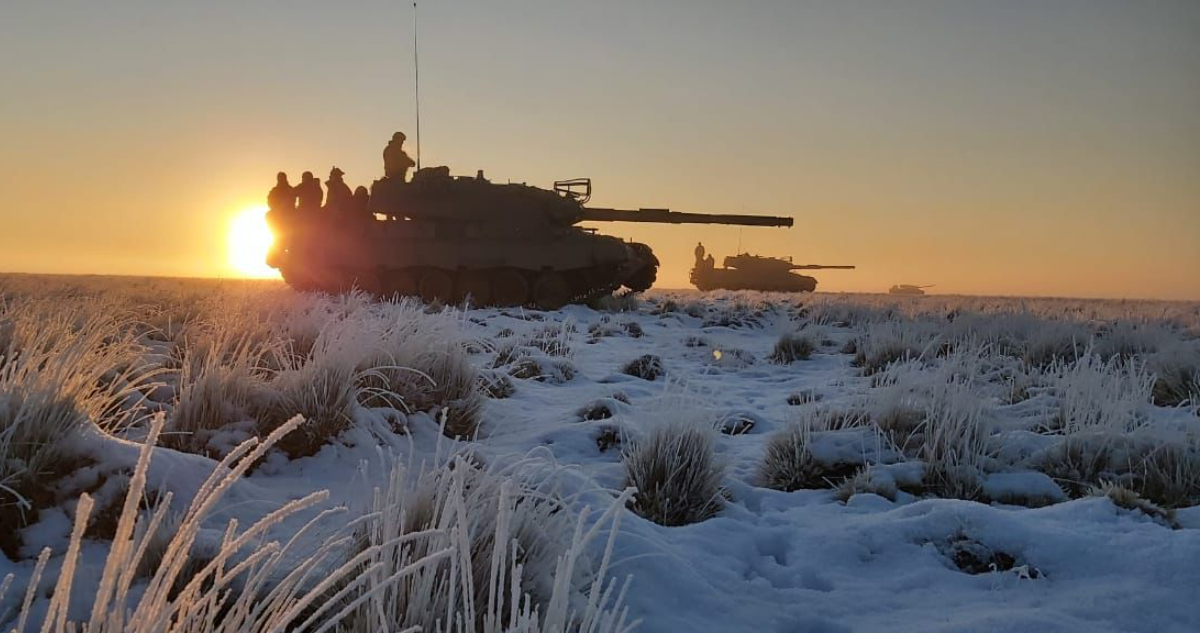 Nuevas bases, cazas y más tropas: el ambicioso plan de Chile para reforzar poderío frente a Argentina