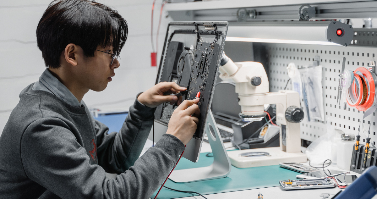 En pugnas por IA: China anuncia que profesionales tecnológicos tendrán restricción para salir del país