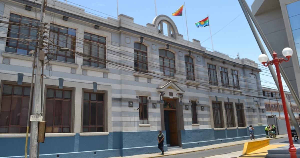 Chofer de alcalde de Arica usó vehículo fiscal para uso personal y luego chocó ebrio