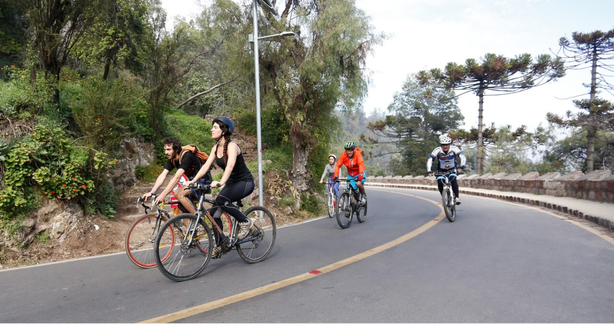 Ciclistas deberán inscribirse y usar chaleco con código para subir al cerro San Cristóbal