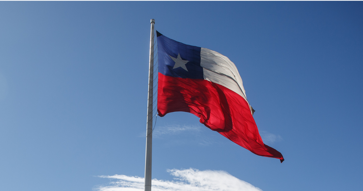 La forma correcta de izar la bandera de Chile por Fiestas Patrias ¿Cuándo es obligatorio hacerlo?
