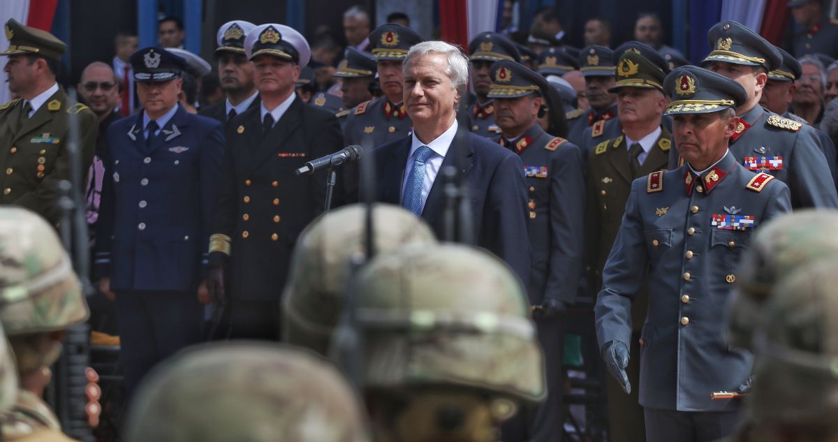 Con francotiradores y amplio despliegue de seguridad: Kast y White lideran desfile en San Bernardo