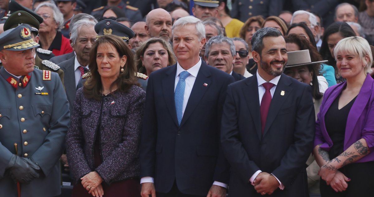 Con francotiradores y amplio despliegue de seguridad: Kast y White lideran desfile en San Bernardo