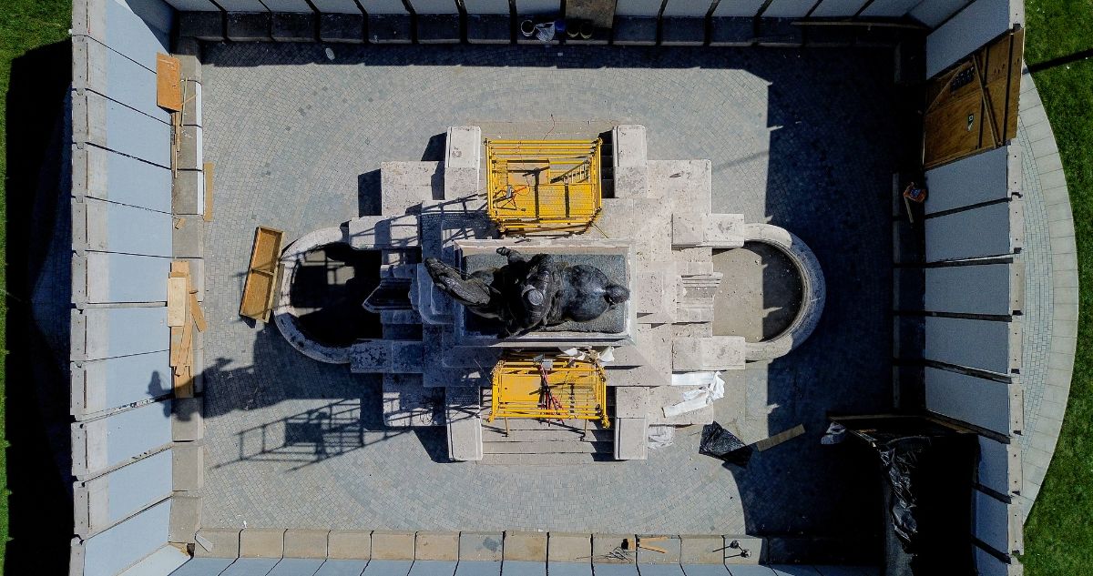 Con "material antigrafitis": monumento al general Baquedano quedará descubierto tras la Parada Militar