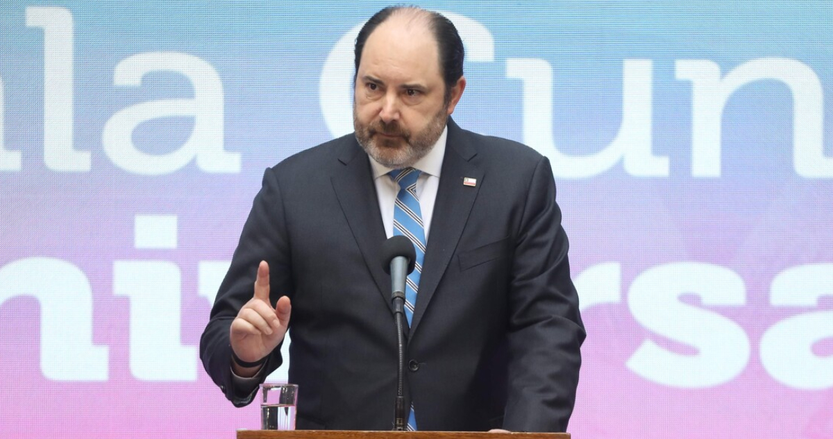 Contratos por hora: ministro Rau dice que buscar formalizar a quienes trabajan pocas horas