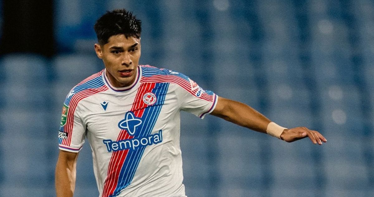 Darío Osorio jugando por el Crystal Palace.