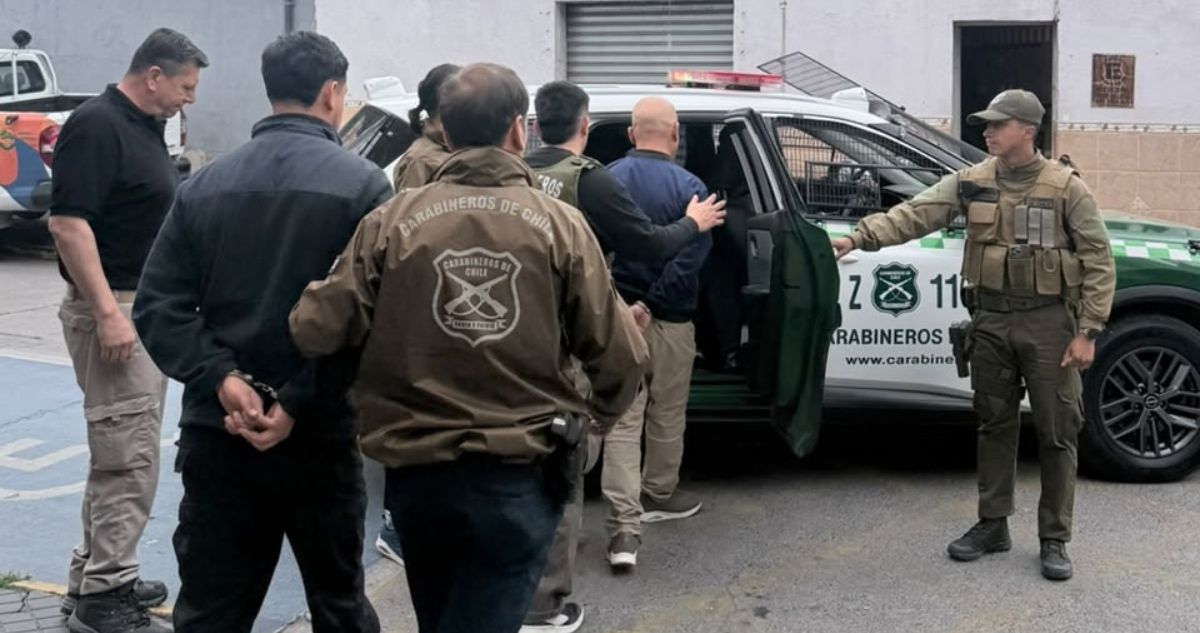 https://media.biobiochile.cl/wp-content/uploads/2026/09/detienen-a-3-inspectores-municipales-de-puente-alto-por-presunta-golpiza-a-motorista.jpg