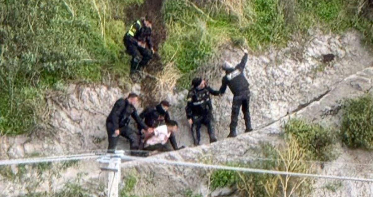 Detienen a sujeto que huyó corriendo por un cerro tras fiscalización en Vitacura: conducía auto robado