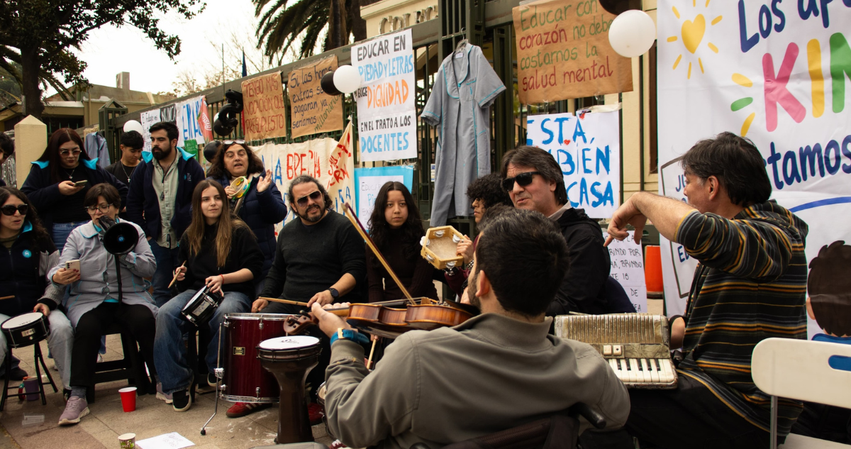 Huelga en Colegio Calasanz escala: estudiantes acusan amedrentamiento por apoyar a profesores