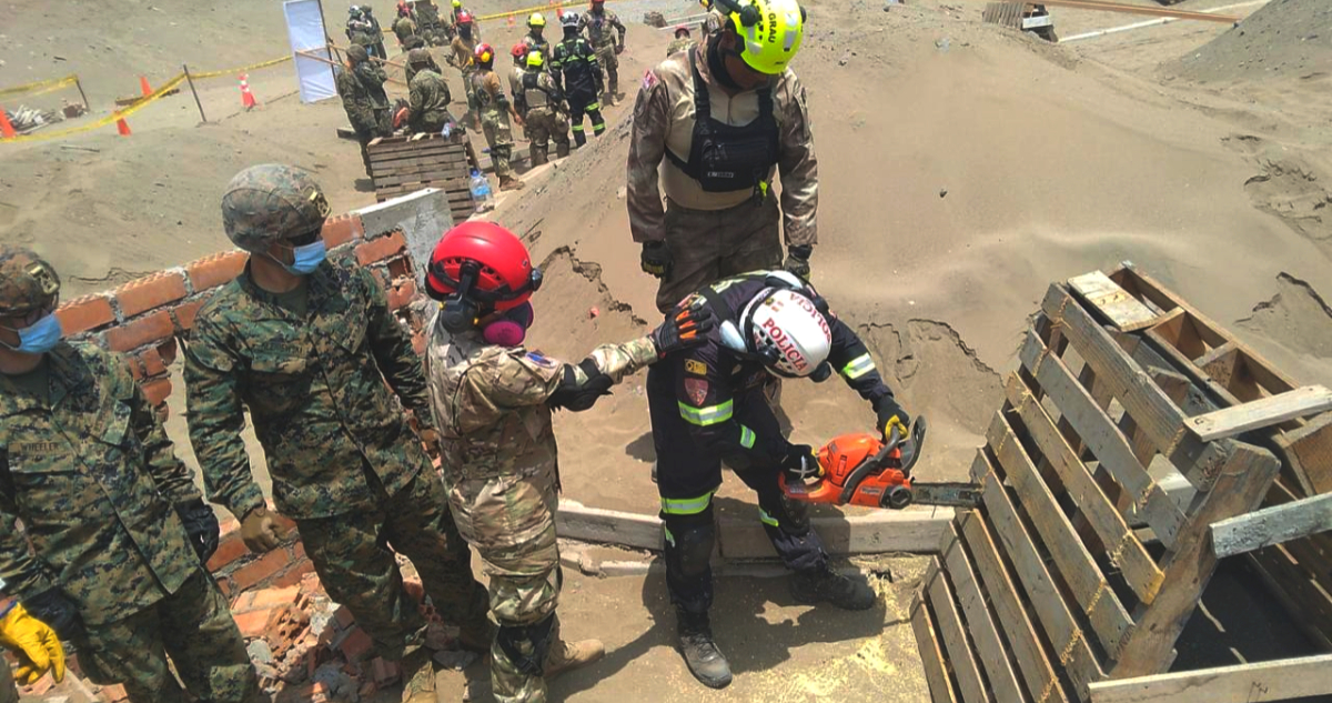 Efectivos de la Armada de Chile, la Marina de Perú y EE.UU, simulan rescate en desastre por El Niño