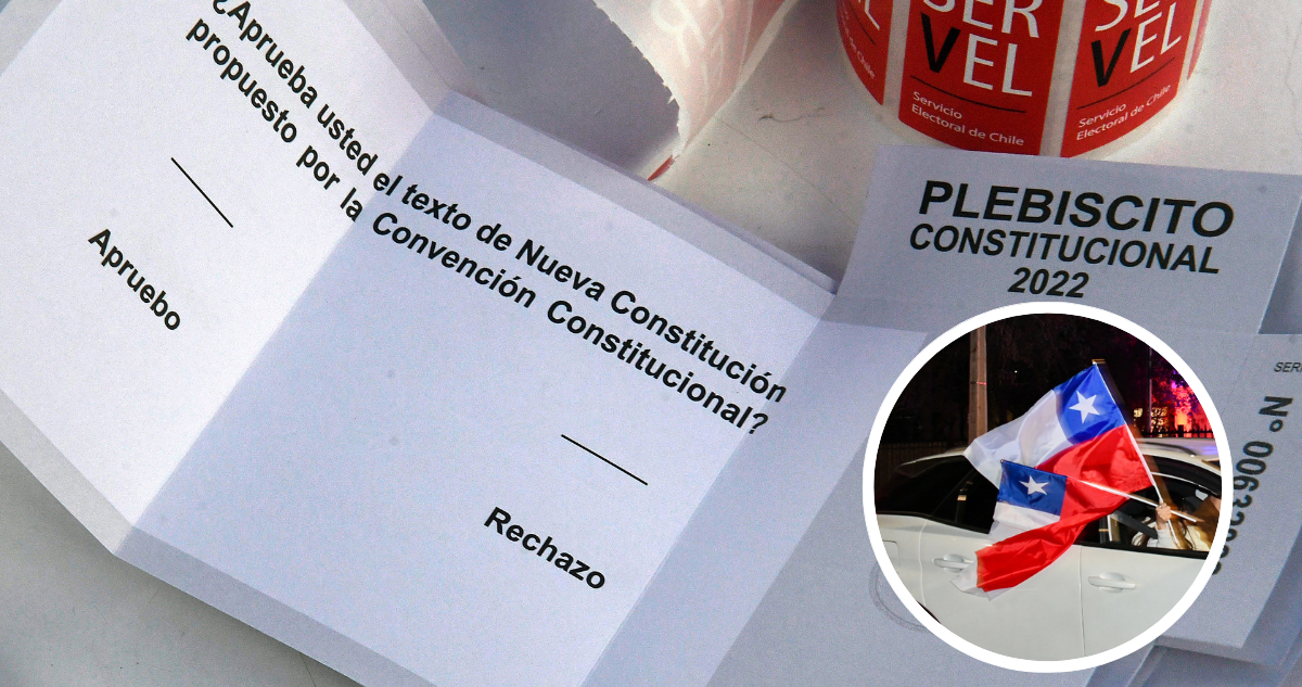 Voto apruebo , rechazo , durante el Plebiscito de Salida para una nueva constitución. Foto de banderas chilenas, durante celebración del triunfo del rechazo.