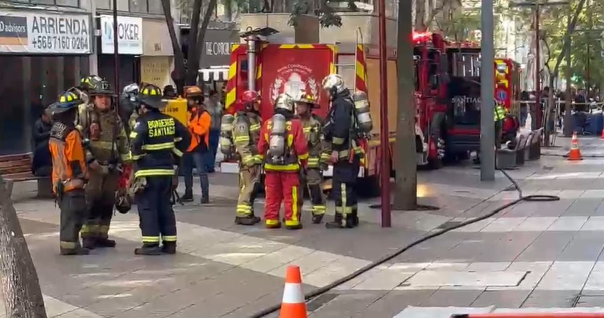 Emergencia química en el centro de Santiago: evacuan edificio por presencia de cianuro