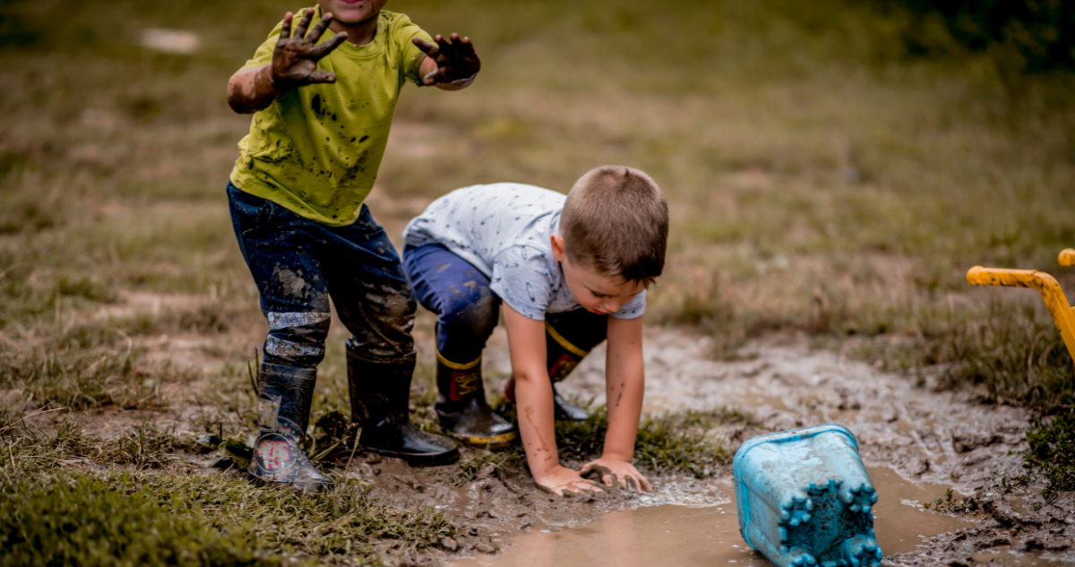 niños pueden tocar tierra