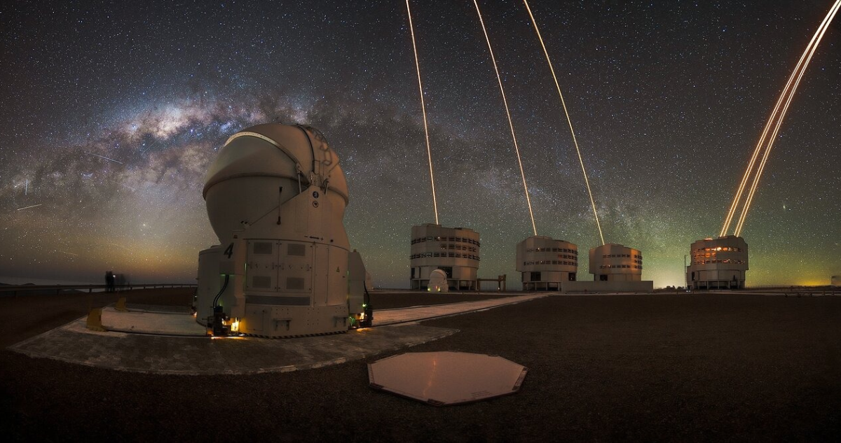 Estrellas artificiales se crean en Paranal