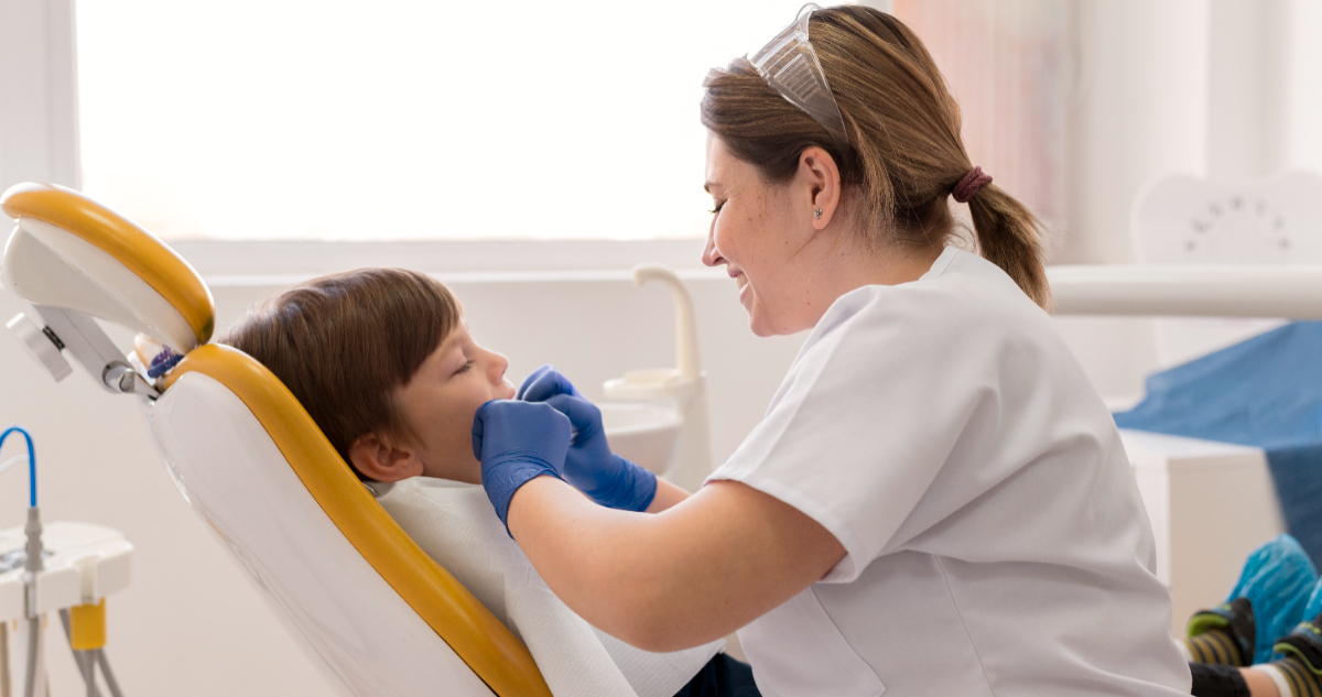 55% tiene caries: estudio revela cómo es la salud bucal de niños de primero básico en Chile