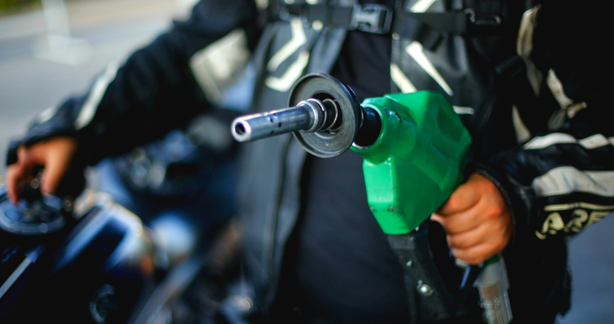 Etanol en la bencina: El debate que toca precios, vehículos y medio ambiente