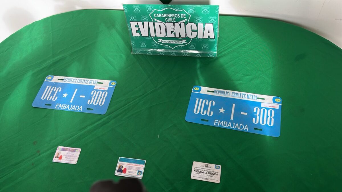 Falso diplomático explica por qué eligió "Lemuria" como país y que envió carta a Boric: "Me contestó"