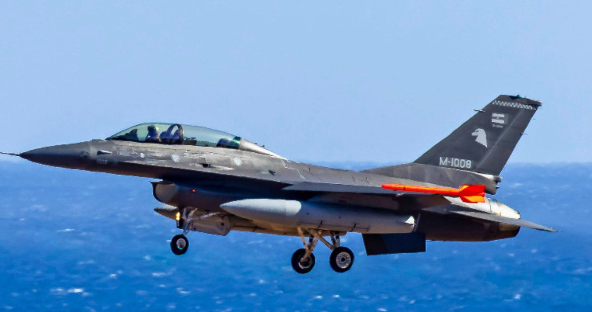 F16