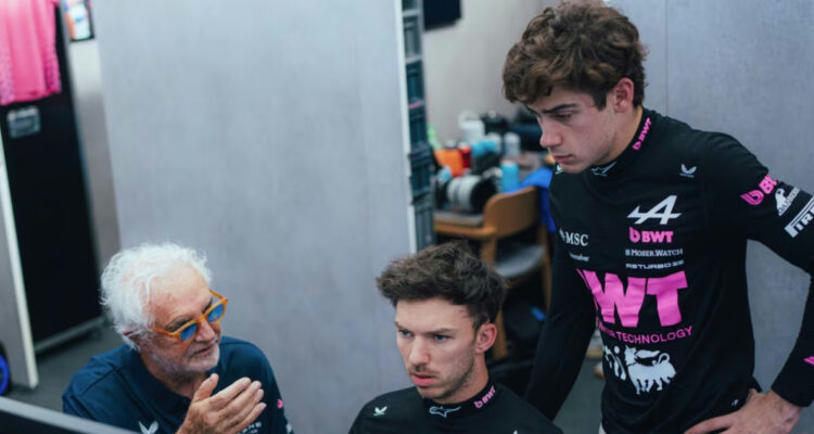 https://media.biobiochile.cl/wp-content/uploads/2026/09/flavio-briatore-junto-a-pierre-gasly-y-franco-colapinto-750x400.jpg