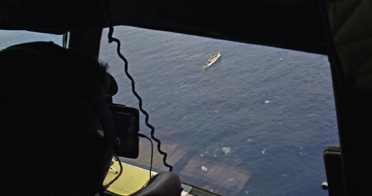 Tiembla el Pacífico: la gigantesca flota china que pesca frente a las aguas chilenas
