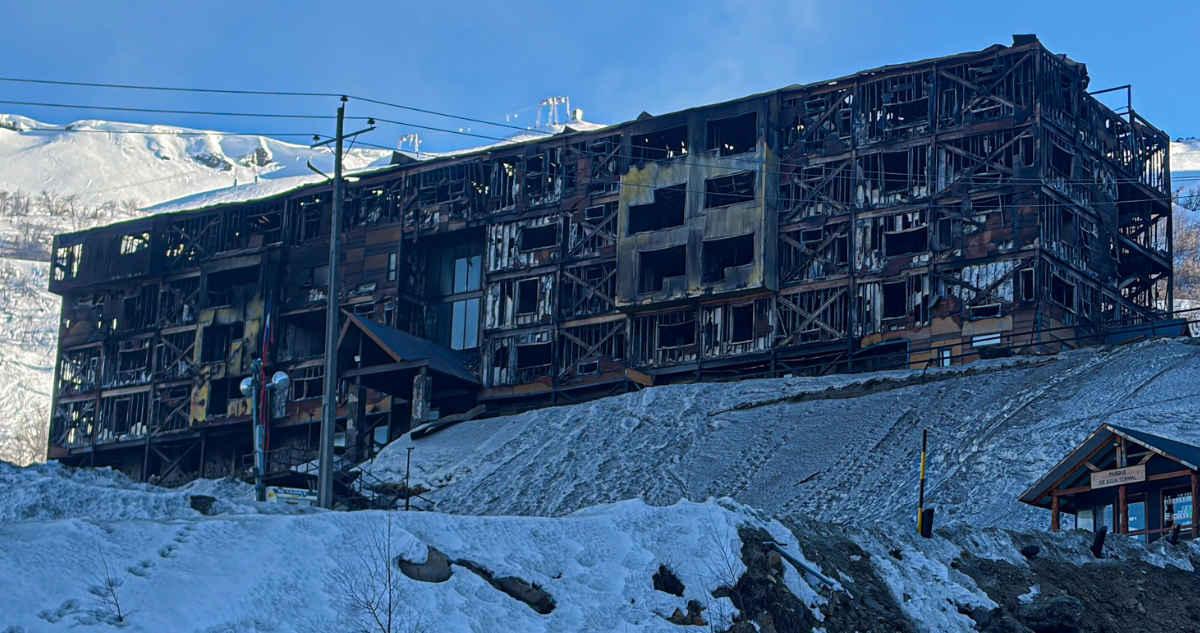 Nevados de Chillán acusa que personas están ingresando a siniestrado hotel: roban y provocan daños