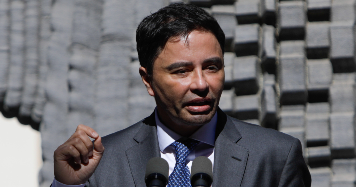 Rodolfo Carter defiende a EEUU como “faro de la libertad” pero cuestiona tono hacia Chile