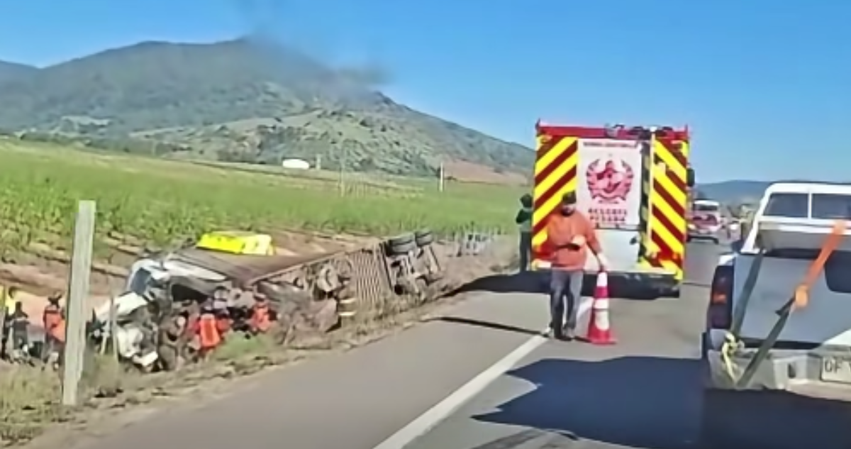 Dos fallecidos deja colisión entre camiones en ruta que une Constitución con San Javier