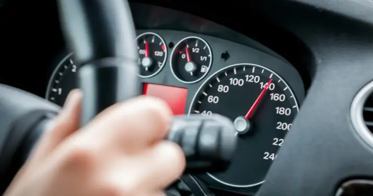 Detienen a ciudadano colombiano que circulaba a 122 km/h en el bypass de Castro: máximo es 60