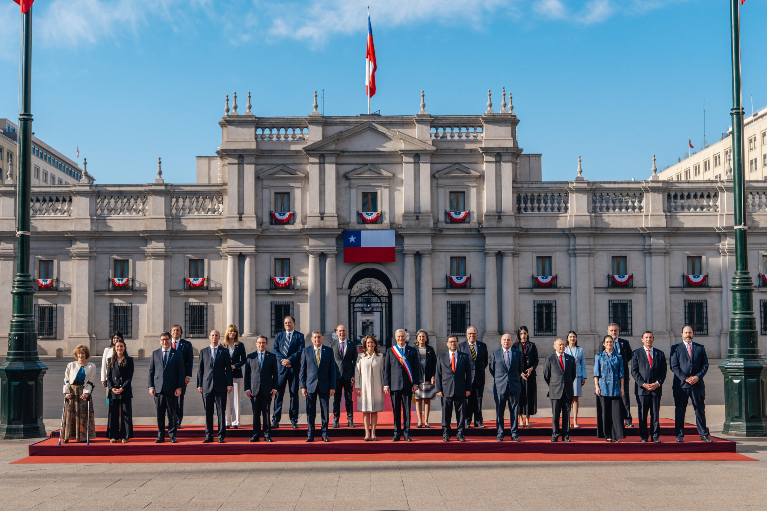 El presidente José Antonio Kast junto a sus ministros