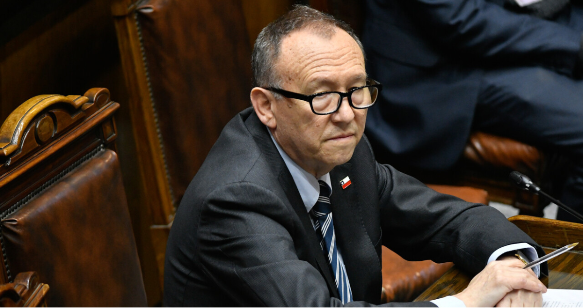 García Ruminot responde a “cirugía mayor” que pide Núñez y descarta cambio de gabinete