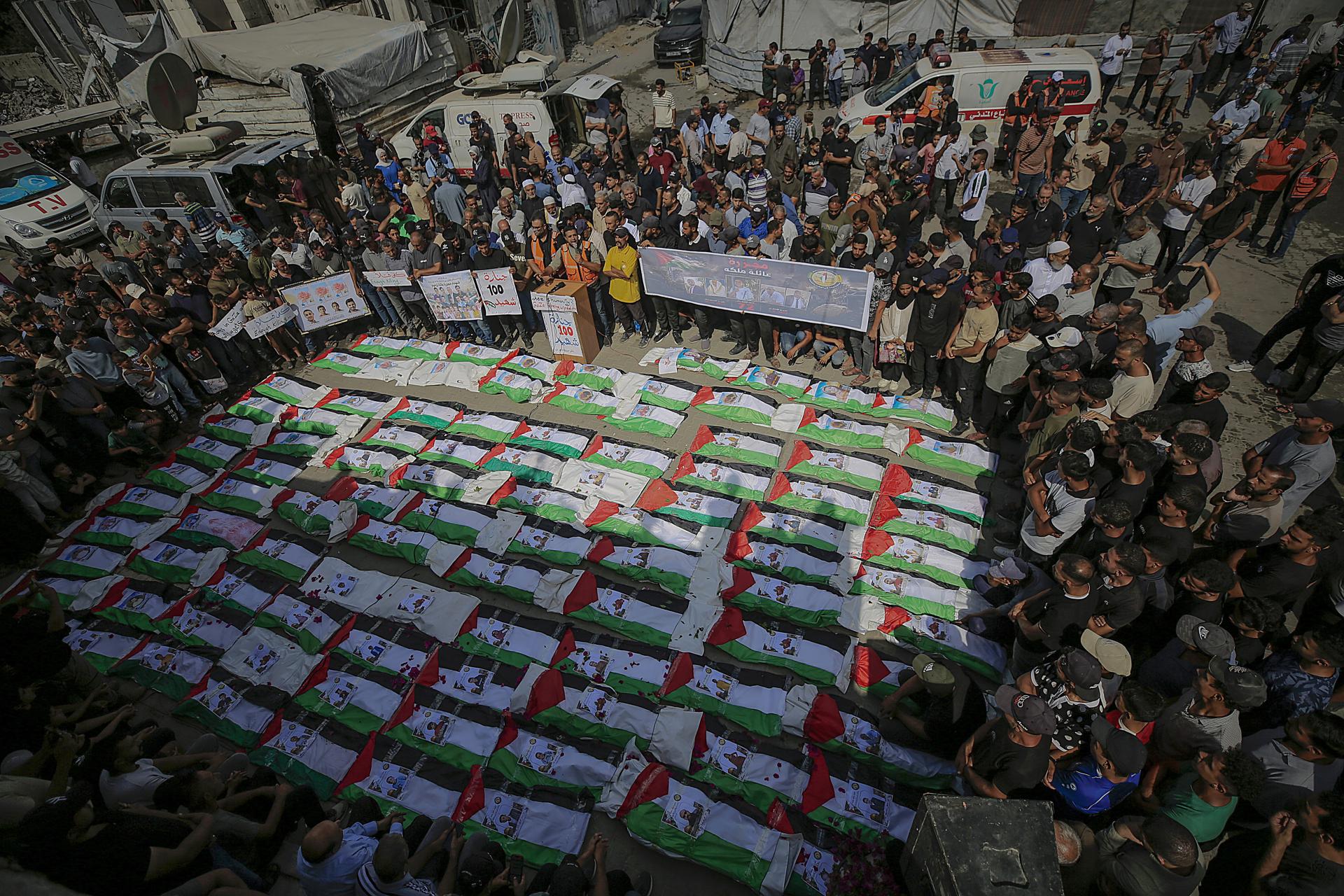 Funeral de 100 personas, entre ellas decenas de niños, en el barrio de Al-Zaytun de la ciudad de Gaza