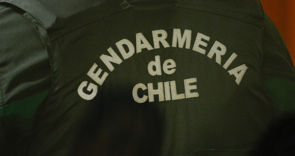 Detienen a gendarme que habría cobrado cerca de $1 millón por ingresar celular a cárcel El Manzano
