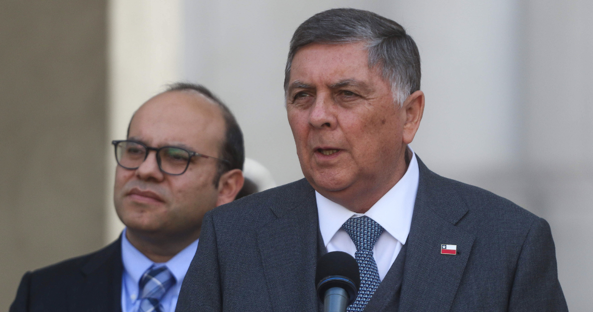 Gobierno admite error en contratación de estudiante, mientras revelan nuevo caso de recién egresada