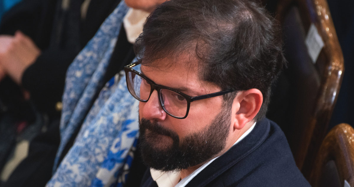 “Gracias a él y su generación nosotros estamos aquí”: Boric despide a Camilo Escalona y revela promesa
