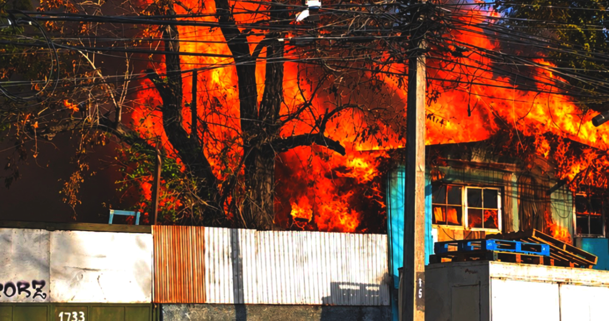 Hallan sin vida a hombre de 71 años con mal de Diógenes tras gran incendio en Quinta Normal
