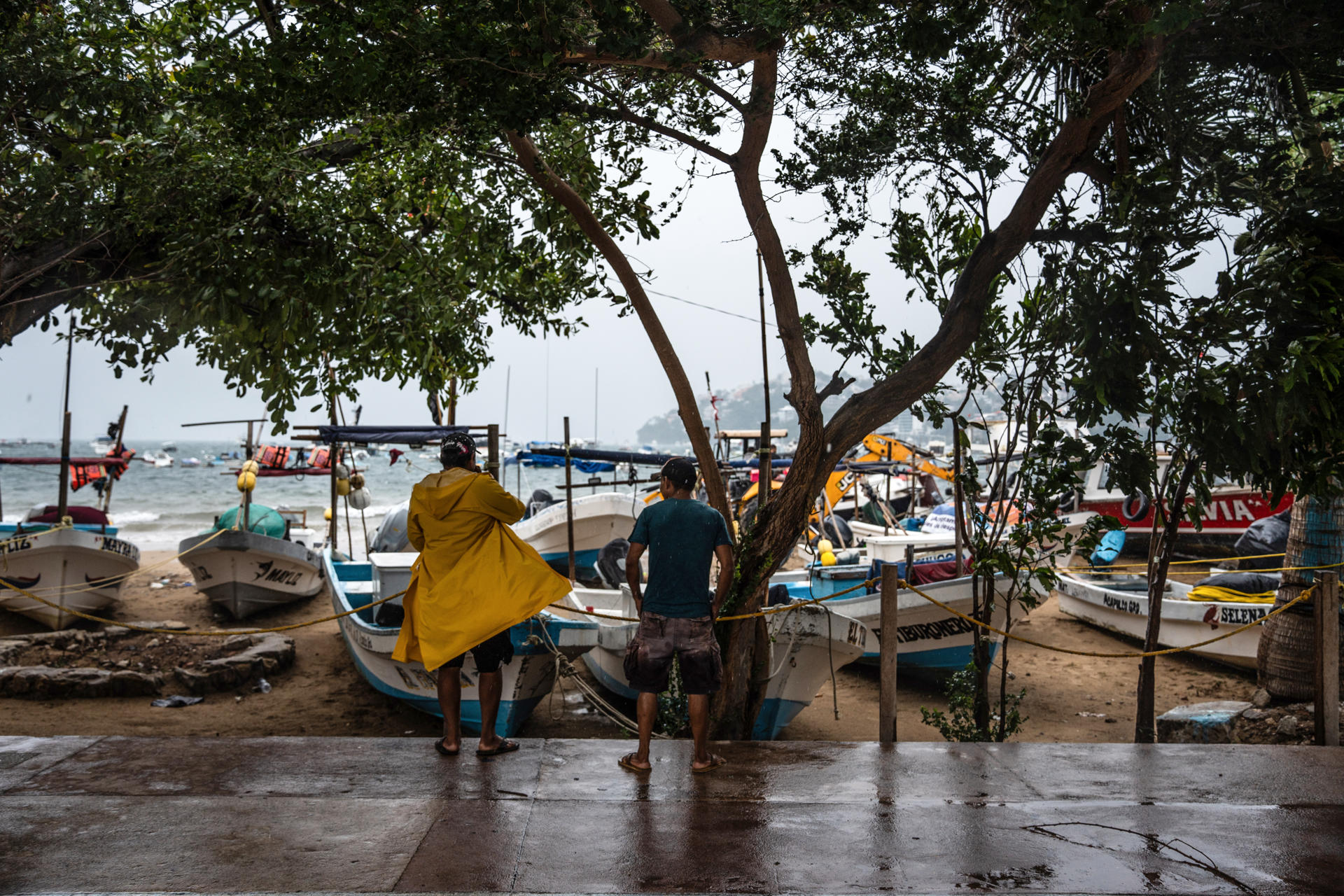 Fuertes vientos provocados por el huracán Polo en el balneario de Acapulco