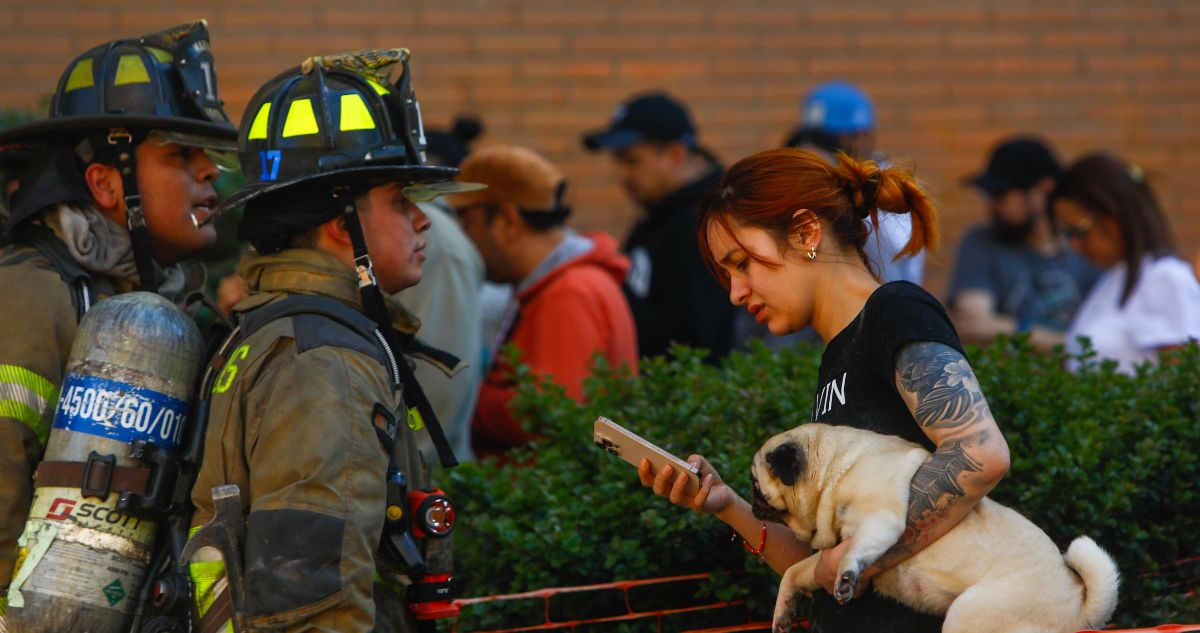 Incendio afecta departamento en piso 15 de edificio en pleno centro de Santiago